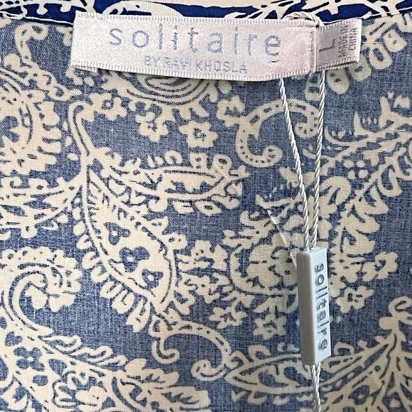 Solitaire V-Neck Crotchet Multiprint Blue and Cream Top L - Picture 8 of 9